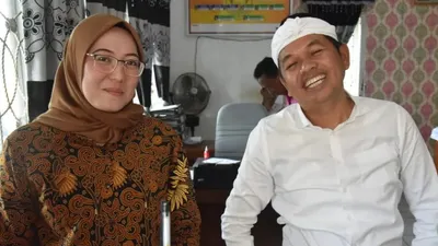 Sosok perempuan cantik bernama Widyanti baru-baru ini muncul di konten YouTube milik Anggota DPR RI Dedi Mulyadi.