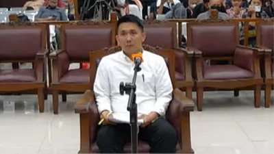 Sambil Menahan Tangis Chuck Putranto Ungkap Kekecewaannya pada Ferdy Sambo: Bapak Tega Pada Saya