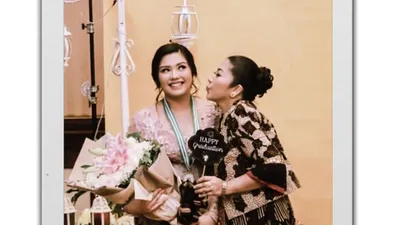 Anak sulung dari pasangan Ferdy Sambo dan Putri Candrawathi, Trisha Eungelica, ikut meramaikan perayaan Hari Ibu.