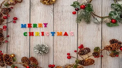 Ilustrasi lagu Natal populer dari Indonesia dan luar negeri.
