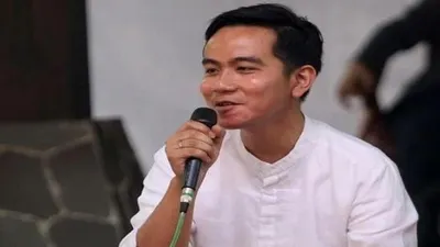 Stasiun televisi mewawancarai kakak dari Kaesang, Gibran Rakabuming Raka soal kesiapan jelang prosesi pernikahan adiknya.