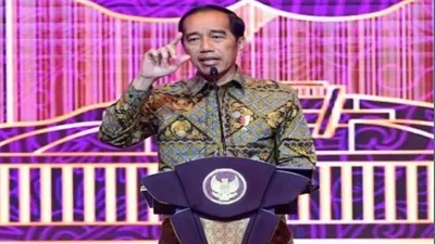 Tertawa Saat Ditanya Kelanjutan Kasus Kanjuruhan, Jokowi Jadi Sorotan Netizen: Dia Pikir Tragedi Itu Lucu