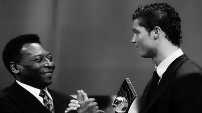 Pele Sang Legenda Bola Brasil, bersama bintang sepak bola Cristiano Ronaldo