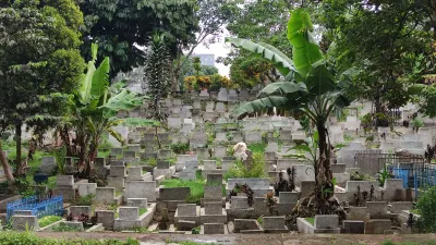 Hamparan makam di TPU Sirnaraga. Berikut adalah 15 tanda yang mungkin bisa kamu kenali sekitar 40 hari sebelum kematian menjemput. Penting untuk menghubungi tenaga medis.