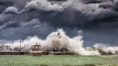 ilustrasi tsunami yang bisa terjadi di Indonesia
