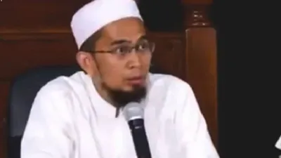 Ustadz Adi Hidayat Ajarkan Cara Istighfar yang Bisa Mendatangkan Rezeki dan Melimpah Ruahkan Harta