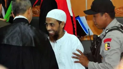 Setelah menjalani separuh masa hukuman karena kasus bom Bali, Umar Patek dinyatakan bebas bersyarat.