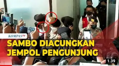 Ferdy Sambo Diacungi Jempol oleh Pengunjung Saat Menuju Ruang Sidang, Warganet Curigai Ada Skenario Provokasi!(Tangkap Layar Kompas TV)