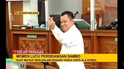 Deretan tingkah lucu Kuat Maruf di persidangan
