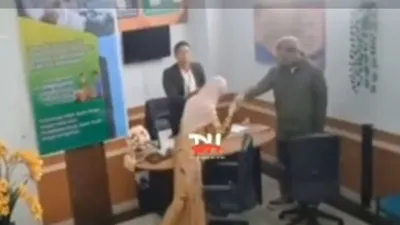 Inara Rusli cium tangan Virgoun usai sidang perdana agenda mediasi