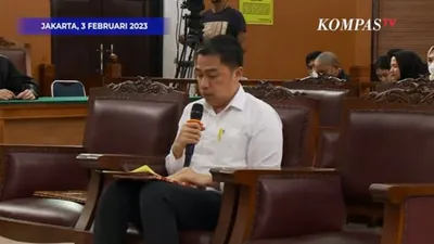Menangis Bacakan Pledoi, Arif Rachman Serang Ferdy Sambo Soal Kekuatan Tak Baik yang Menekan Mental
