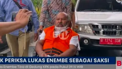 Lukas Enembe Langsung Dilarikan ke Rumah Sakit saat di Gedung KPK, Kuasa Hukum: Dia Drop!