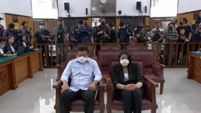 Ferdy Sambo dan Putri Candrawathi Kembali Umbar Kemesraan di Sidang, dari Cium Tangan hingga Kecup Kening