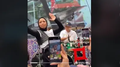 Multitalenta! Selain Fotografer, Menteri PUPR Basuki Hadimuljono Kini Alih Profesi Jadi Drummer Kotak Band