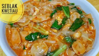Resep Seblak Kwetiau Pedas Gurih yang Dijamin Enak Banget, Cocok Untuk Cemilan Rumahan dan Ide Jualan.(Ilustrasi Seblak Kwetiau//Tangkap Layar YouTube Asty Ayu Kitchen)
