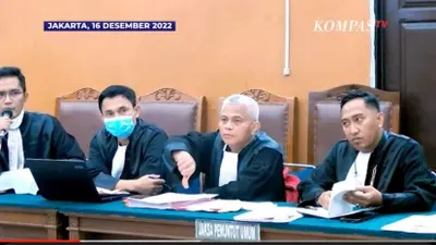 Sengit! Jaksa Geram hingga Acungkan Jempol ke Bawah, Kuasa Hukum Irfan Widiyanto: Santai Aja