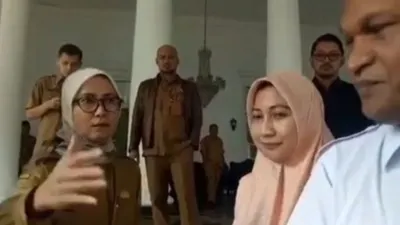 Nama Bupati Lebak Iti Octavia Jayabaya belakangan ramai diperbincangkan publik usai dirinya memarahi para wartawan.