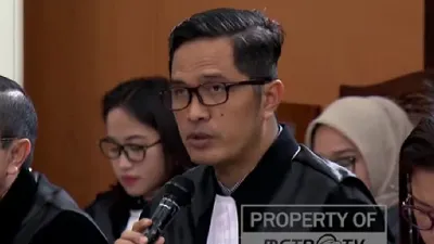 Dalam tanggapannya Febri Diansyah menyebut JPU bertahan dengan ilusinya hingga gagal membuktikan motif pembunuhan.