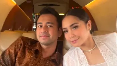 Pasangan Sultan Andara di dalam private jet menuju Solo (Instagram@raffinagota1717)