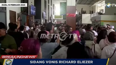 Ricuhnya Ruang Sidang Setelah Hakim Vonis Richard Eliezer, Ramai Pendukung Bharada E: Hidup Keadilan!