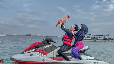 Ria Ricis Ajak Sang Anak Usia 5 Bulan Naik Jetski Tanpa Pengaman, Banjir Cibiran Warganet