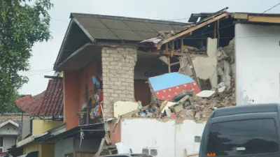 Terjebak Gempa Bumi di dalam Mobil? Simak Antisipasi  Awal yang Sebaiknya Dilakukan