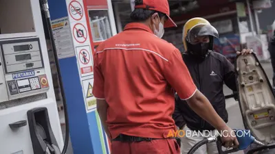 Stasiun pengisian bahan bakar minyak (BBM) Pertamina.