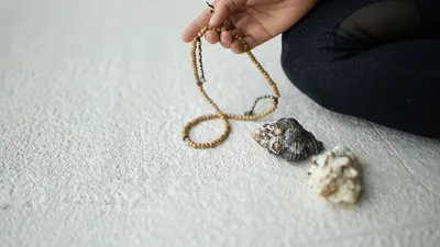 Terpopuler! Ingin Lepas dari Kesulitan Hidup dan Jerat Utang? Baca Zikir Ini 41 Kali Setelah Salat Asar