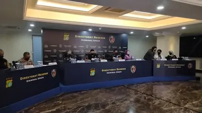 Polda Metro menggelar konferensi pers terkait kesimpulan akhir kasus kematian satu keluarga Kalideres, di gelar di Polda Metro Jaya, Jakarta Selatan, Jumat ,9 Desember 2022.