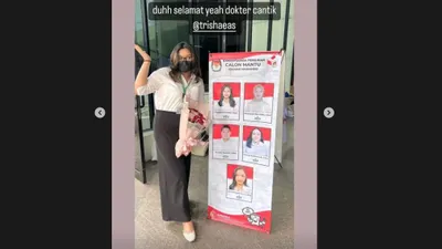 Lulus S1! Trisha Eungelica Unggah Momen Bahagia dengan Banner Pemilihan Calon Mantu Idaman Mamahmu