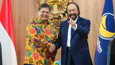 Senyum Sumringah Surya Paloh dengan Airlangga Hartarto: Senyum 2024 di Markas Golkar 