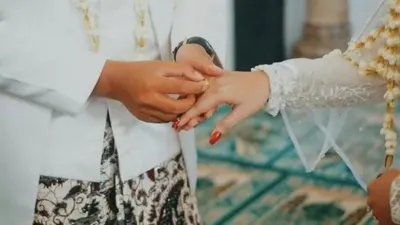 Masalah kelegalan nikah beda agama ini masih terus diperdebatkan oleh masyarakat Indonesia yang mendukung ataupun yang menolaknya.