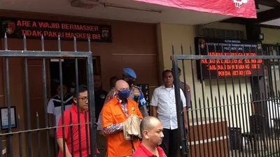 Eksepsi Teddy Minahasa Ditolak, Hakim Beri Perintah untuk Lanjutkan Sidang