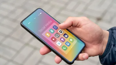 Ilustrasi cara atur batas waktu bermain HP di beberapa merek, iPhone, Samsung, Xiaomi, dan Oppo.