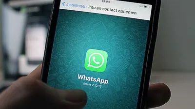 Ilustrasi WhatsApp disadap dan dibajak.
