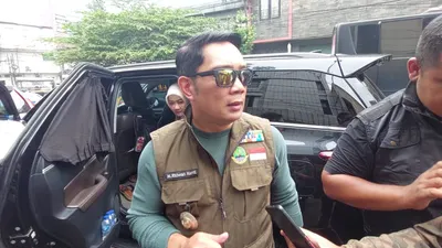 Gubernur Jawa Barat Ridwan Kamil buka suara terkait viralnya copet perempuan di kawasan Masjid Al Jabbar.