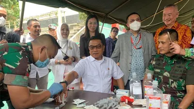Moeldoko Salurkan Jutaan Ampul Vitamin C untuk Aparat TNI-POLRI dan Masyarakat Jawa Barat