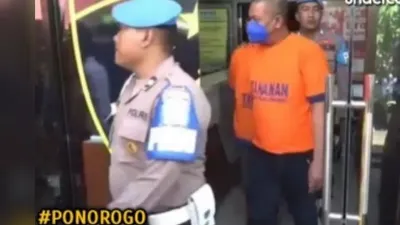 Seorang pria asal Ponorogo, Jawa Timur berhasil menipu belasan janda melalui aplikasi kencan bak dalam film Tinder Swindler.