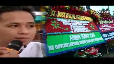 Deretan karangan bunga berisi pesan, dukunga dan doa untuk Richard Eliezer di depan PN Jaksel, Rabu (15/2/2023)