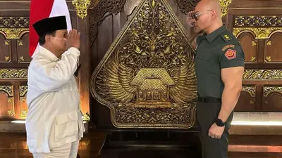 Makin Gagah, Deddy Corbuzier Dapat Pangkat Letkol Tituler TNI AD dari Prabowo