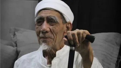 KH Maimoen Zubair atau Mbah Moen menjelaskan tentang kapan terjadinya kiamat