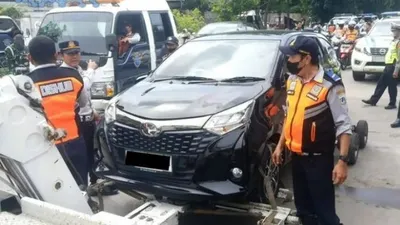 Risih dengan Kelakuan Tetangga yang Suka Parkir Sembarangan? Lapor ke 13 Kanal Aduan Pemprov DKI Jakarta Aja!
