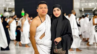 Ashanty dan Anang Hermansyah Saat Umrah