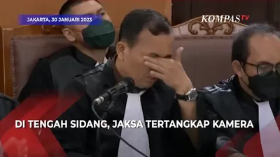 Momen Jaksa Tertangkap Kamera Mengusap Mata Sambil Bacakan Penolakan Pledoi Richard Eliezer