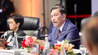 Luhut Binsar Pandjaitan berpendapat bahwa sebaiknya KPK tidak melulu melakukan penangkapan atau OTT.