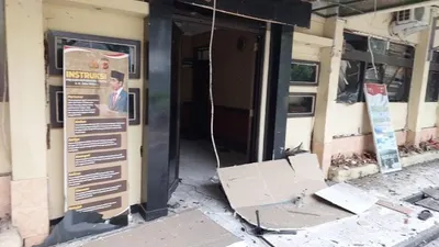 Terdapat update terkini jumlah korban dalam ledakan bom di Polsek Astana Anyar, 1 polisi meninggal dunia.