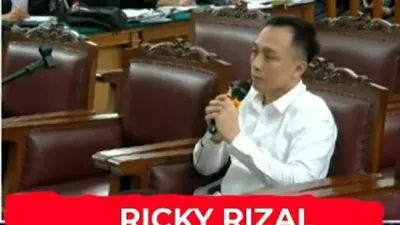 Potret Ricky Rizal memberikan kesaksian