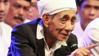 Tegas! Mbah Moen Tegur Orang yang Punya Niat Poligami: Saya Terpaksa Jelaskan Hal Ini, Karena…