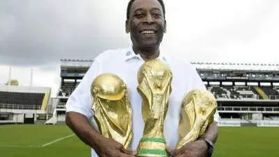 Berita Duka! Pele Tutup Usia, Messi dan Ronaldo Punya Cara Beri Penghormatan ke Sang Legenda