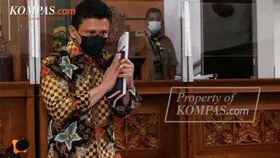 Pernyataan Menkopolhukam Mahfud MD terkait adanya gerakan bawah tanah dalam kasus Ferdy Sambo, masih menjadi polemik.  Pernyataan terkait gerakan bawah tanah yang disampaikan Mahfud MD pada 19 Januari 2023 lalu, oleh publik dinilai berhubungan dengan peran Ferdy Sambo di kepolisian.  Sejumlah tokoh 